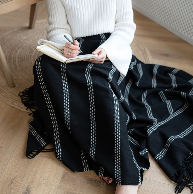 Linen Way Treble Baby Alpaca Throw - Black with White Dots
