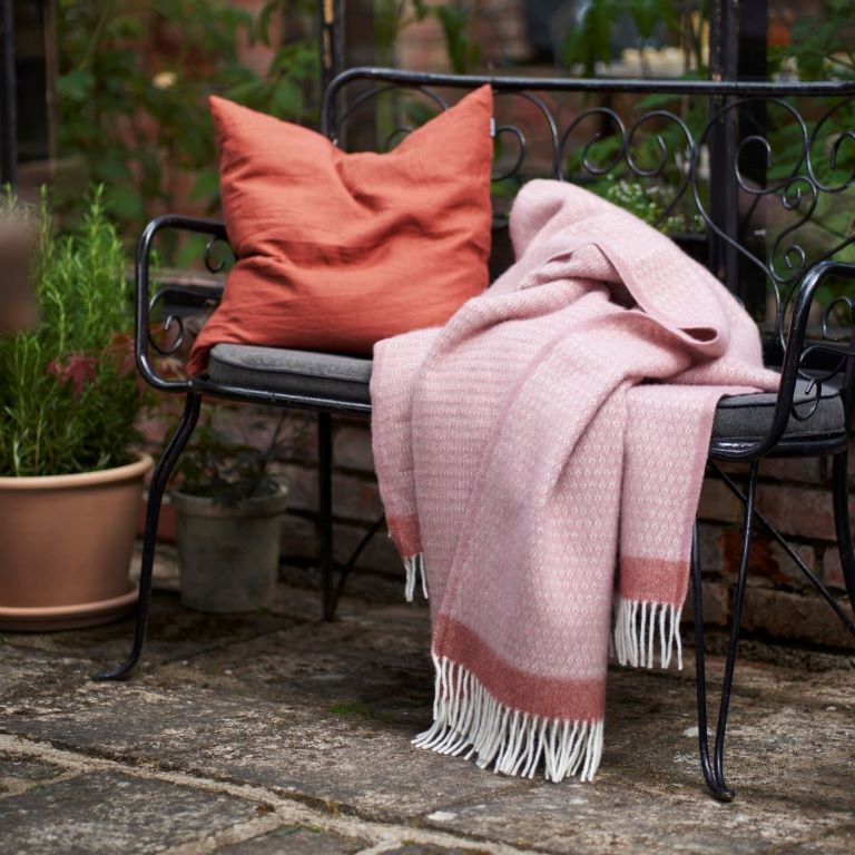 Klippan Throw – Harald Dusty Rose