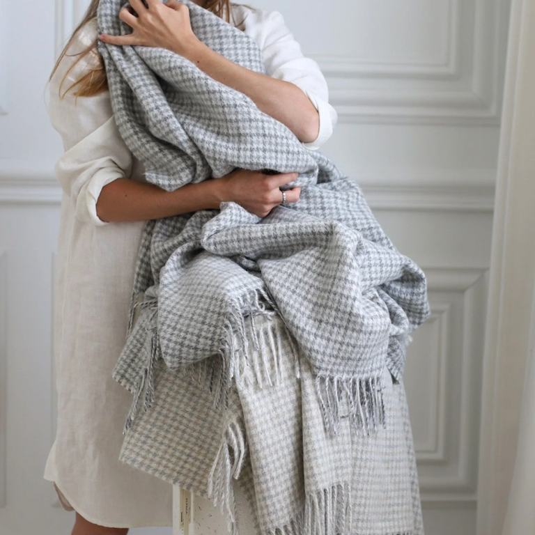 Linen Way Throw - Glencoe Medium Grey, Ivory & Dark Grey