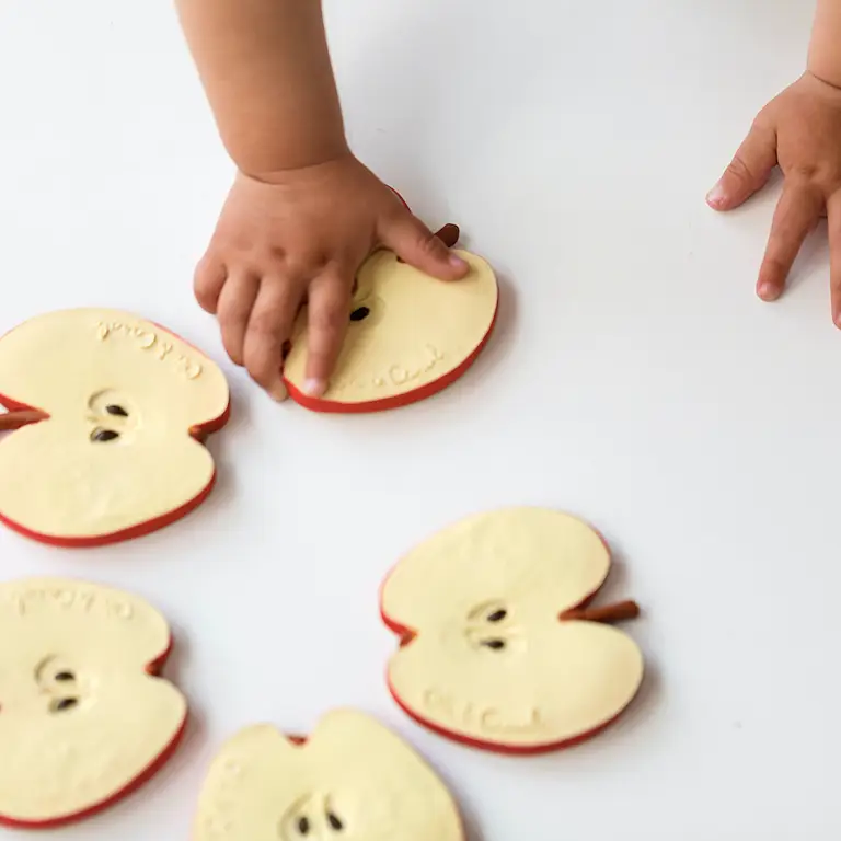 Oli&Carol Teether and Bath Toy - Pepita the Apple