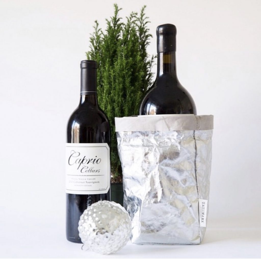 wine, gift, hostess gift, hostess style, Christmas style, festive style