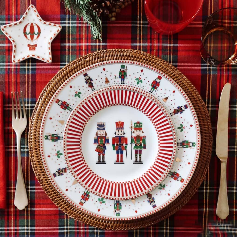 Studio 1811 Dessert Plates Set of 4 - Nutcrackersimage