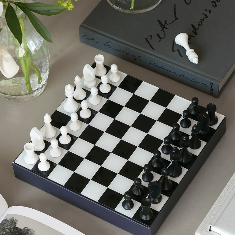 Printworks The Art of Chess - Chess Set