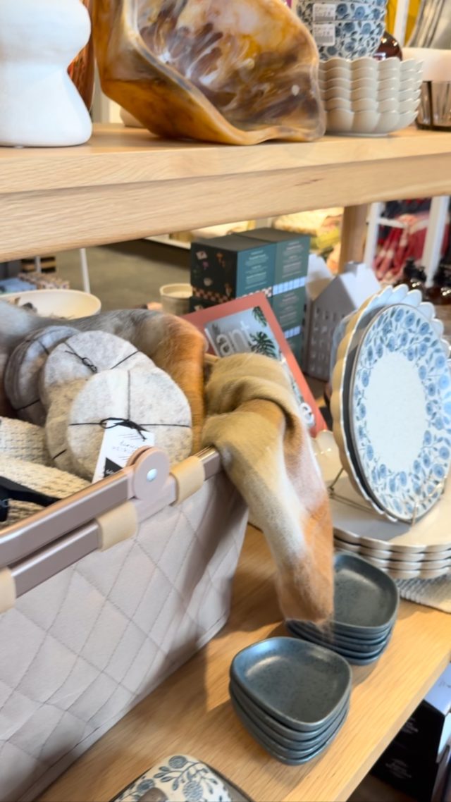 New Arrivals 🍂 
Gorgeous new arrivals to welcome Fall into your home.